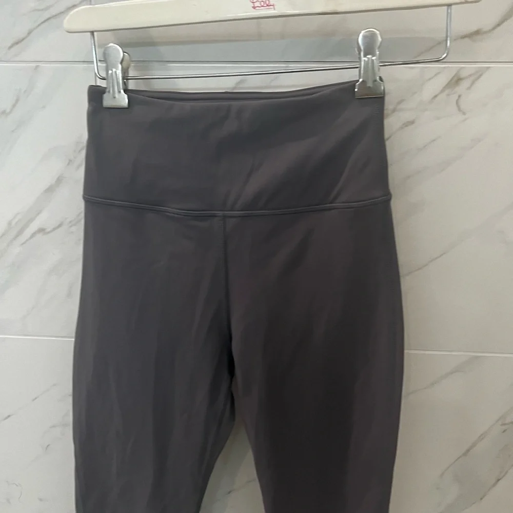 UNLABELED LEGGINGS - Picture 5 of 8